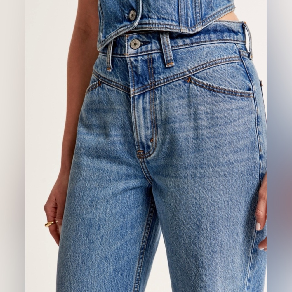 Abercrombie The 90s Relaxed Jean High Rise Curve Love Jeans